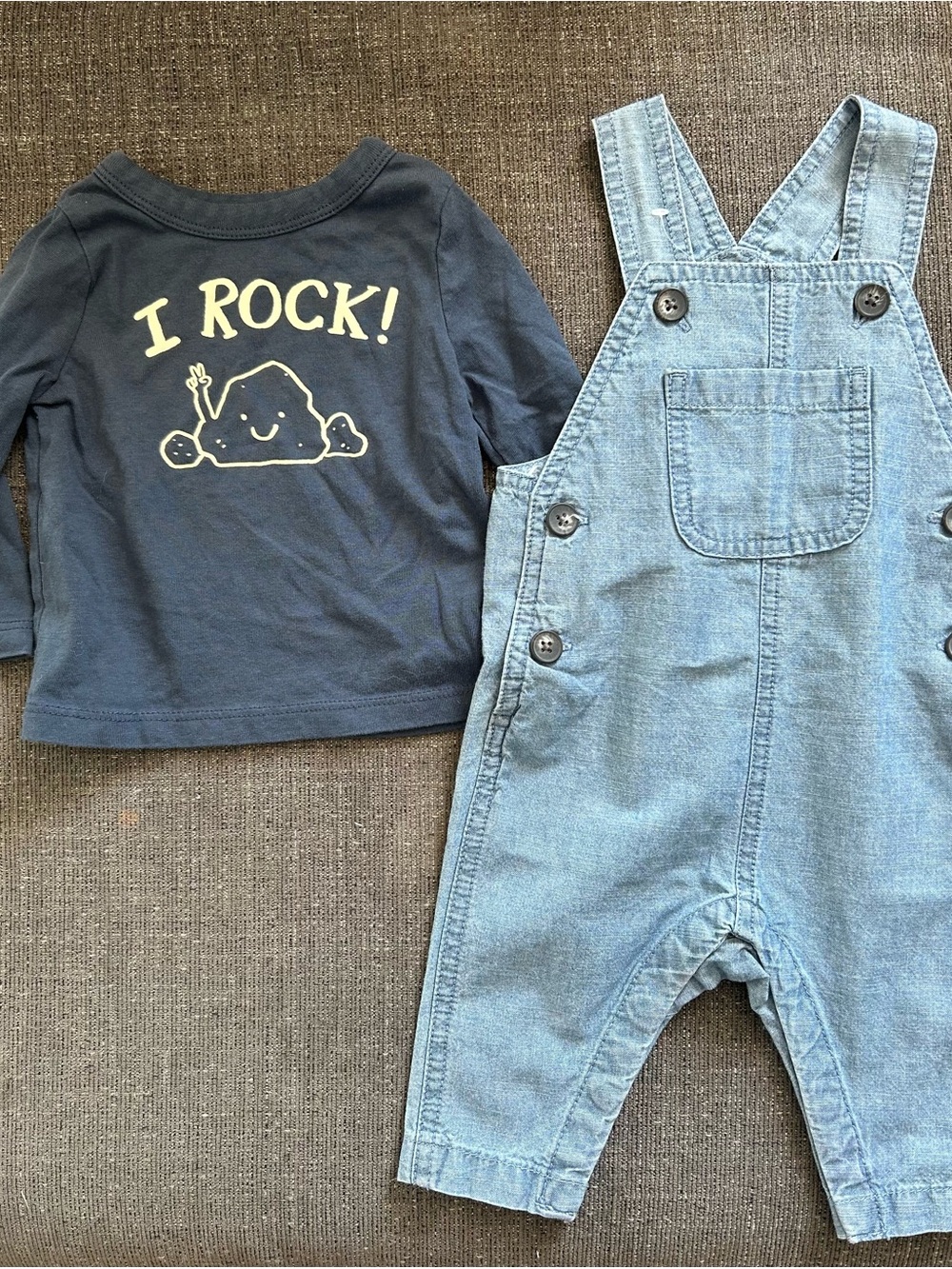 5/$25 Joe Fresh Navy "I Rock" Long-Sleeve Top & Blue Denim Overalls Set 3-6M
